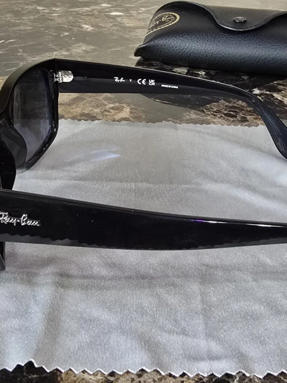 Ray-Ban Wayfarer Classic Polarized Sunglasses RB 4388 601/71 58-18